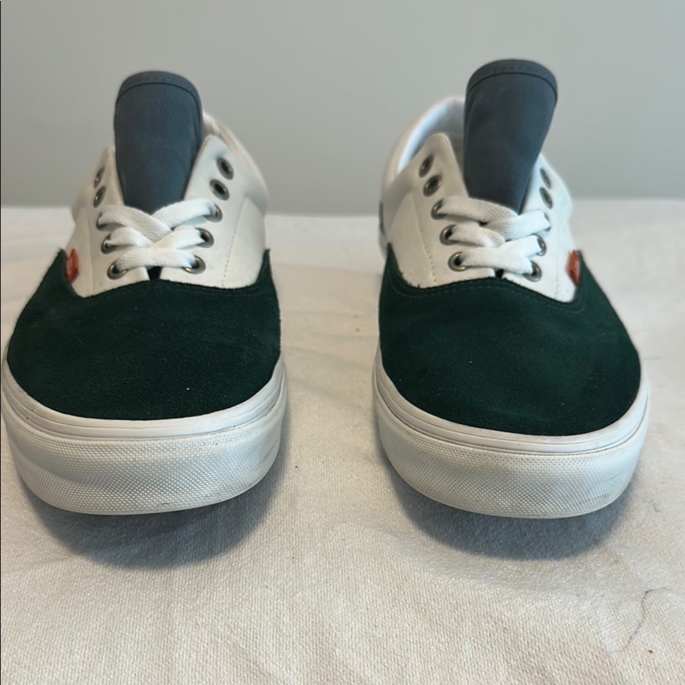 Vans Men's  US 13 Athletic  Skate shoe  721454